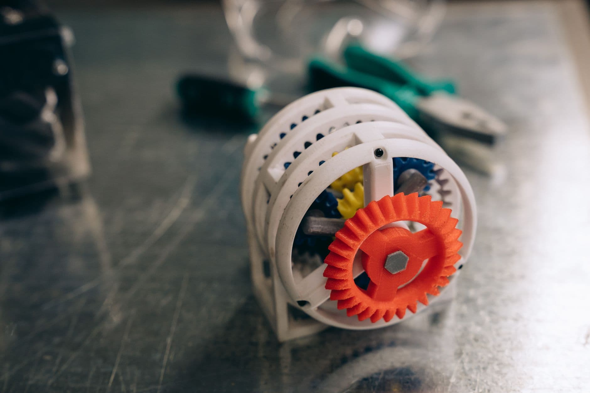 Polycarbonate vs Silk PLA: Choosing Between Strength and Beauty in 3D Printing